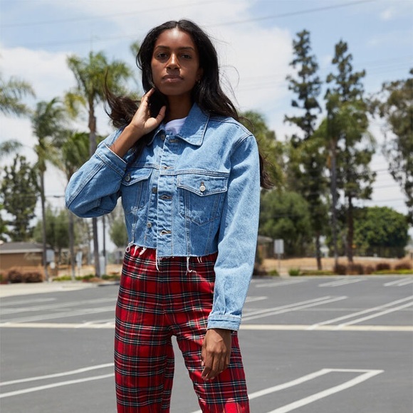 Brandy Melville - Cropped Denim Jacket - Picture 3 of 4
